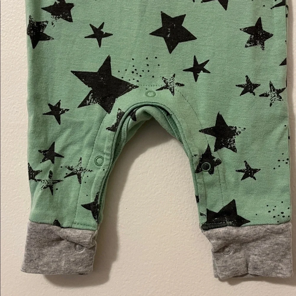LAMAZE Infant 0-3mo Organic Cotton Romper One Piece Star Print Green Gray EUC